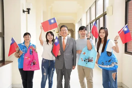 手拿國旗齊飄揚 竹縣府邀民眾國慶升旗拿好禮