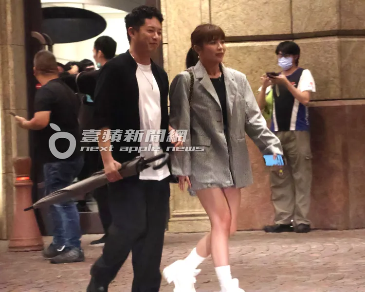 Junior（左）和未婚妻林宣瑜黏TT見習婚禮。特勤中心攝