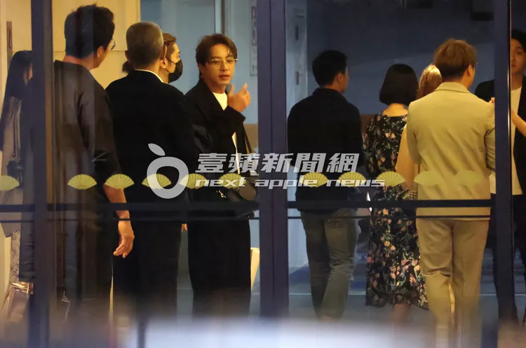 坤達和歐漢聲很有默契都戴上金屬框眼鏡。特勤中心攝