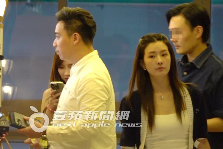 無尊（左）未帶女友阿喜見習婚禮，陳語安繳完停車費去開BMW。特勤中心攝