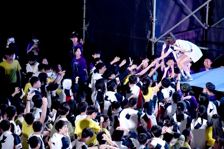 南山校慶演唱會湧五千人，聲勢浩大又感動。校方提供