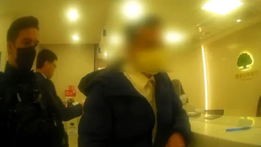 癡情男為愛連跑2家銀行匯款 假的!八德警秀資料急勸阻幫守積蓄