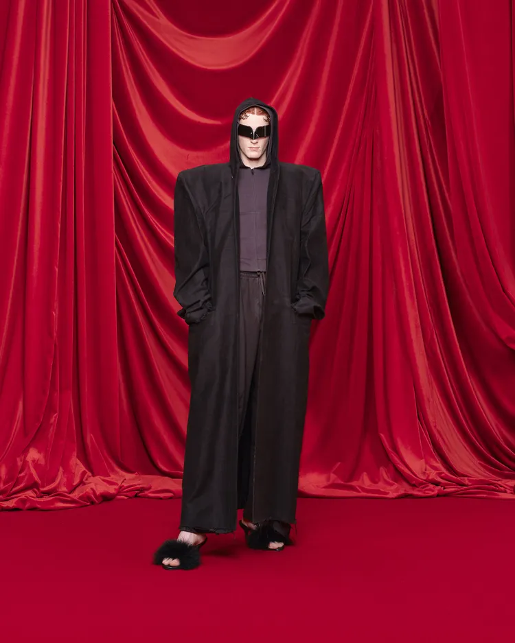 誇張肩線設計。品牌提供