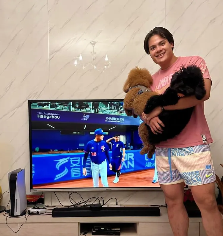 張育成返國關心中華隊表現。取自張育成臉書