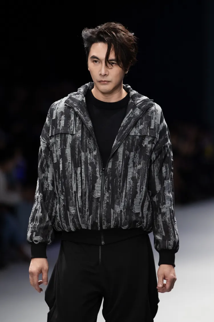 藝人謝佳見參與潘怡良設計師時尚走秀。品牌提供