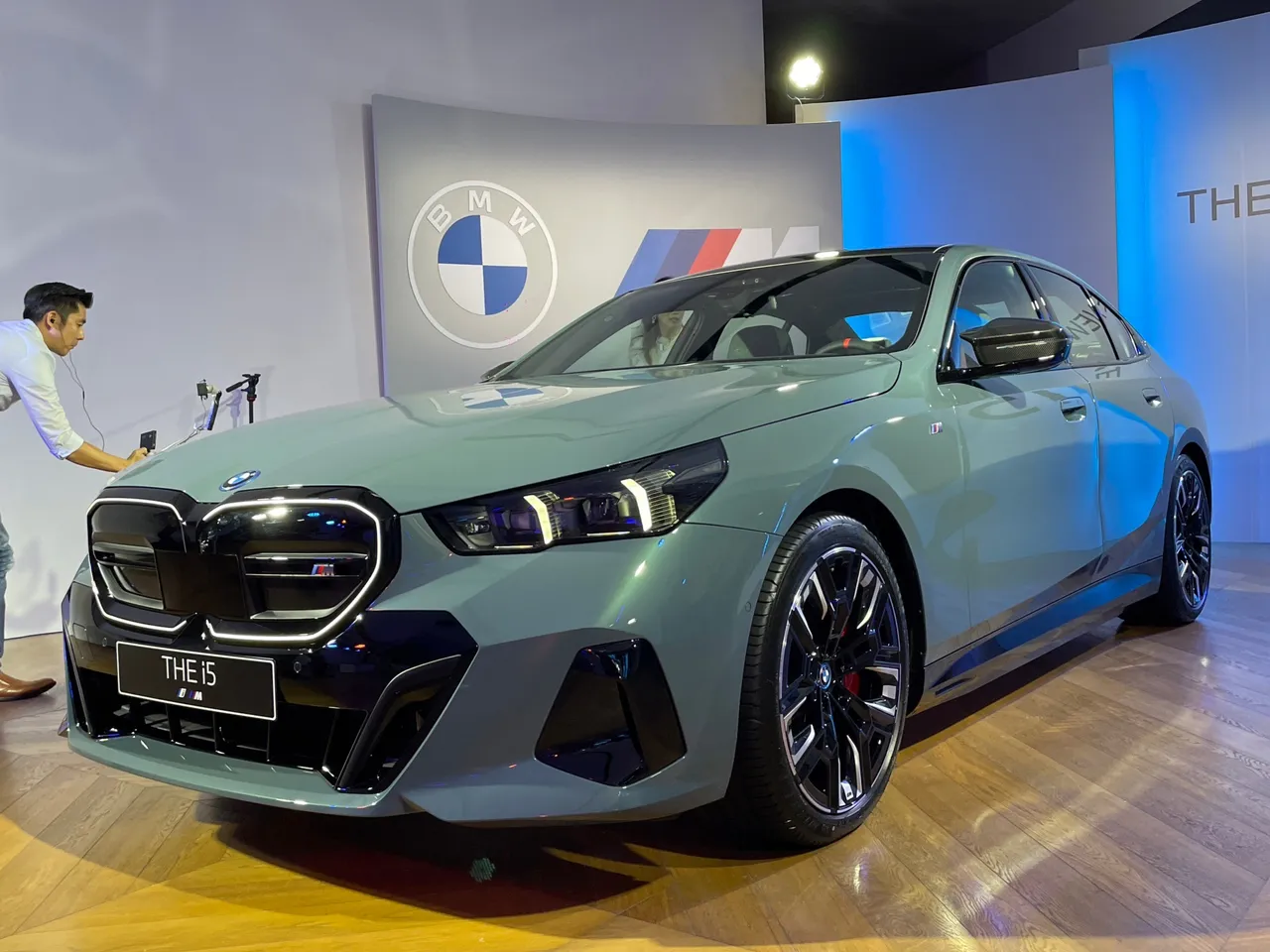i5 M60 xDrive則是具備驚人的601匹最大馬力與820牛頓米最大扭力,0-100km/h加速更僅需3.8秒即可完成。林浩昇攝