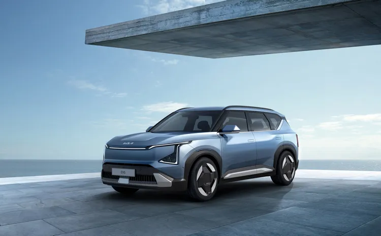 Kia EV5基於專用電動車平台E-GMP，共有標準版、增程版和增程AWD版本三種設定。原廠照片