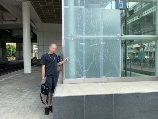 台中捷運又被塗鴉！車站電梯遭殃　南非籍嫌犯落網辯「一時興起」