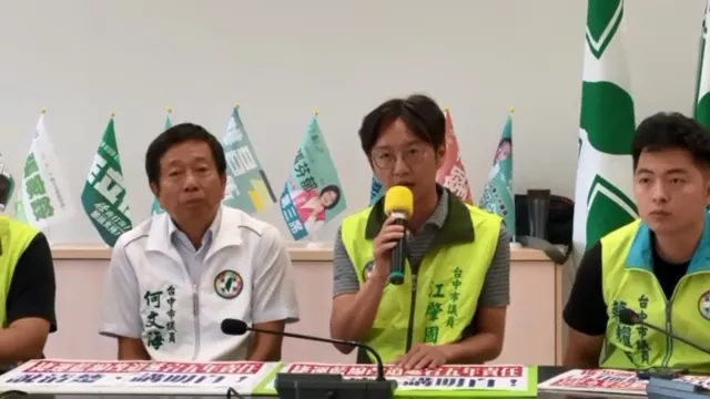 台中市議員江肇國說，盧秀燕上任後更改中捷藍線路線、站點，還疑似圖利特定人士家屬，暴增600多億經費，才造成中央遲遲無法核定計畫。江肇國服務處提供