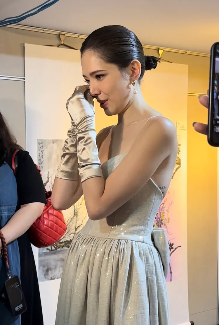 許瑋甯想到外公就哭了。黃閔攝