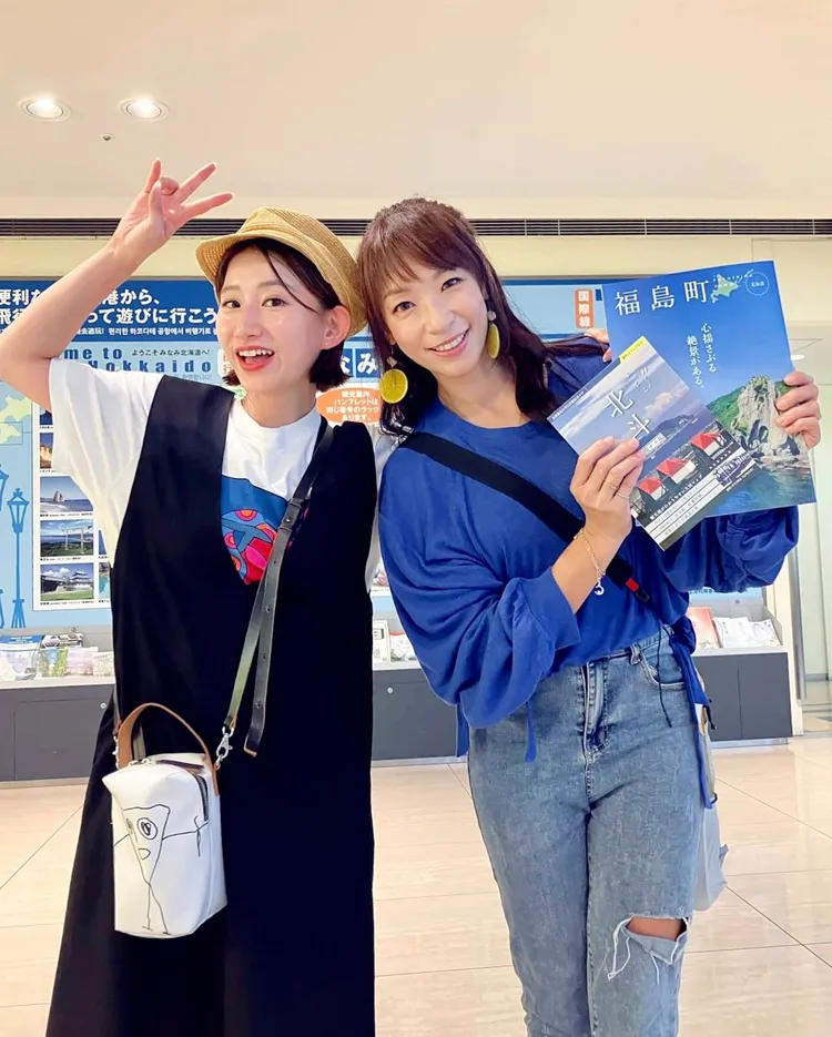 段慧琳(左)與好友伊藤沙菜(右)久未見面，忍不住紅了眼框。民視提供