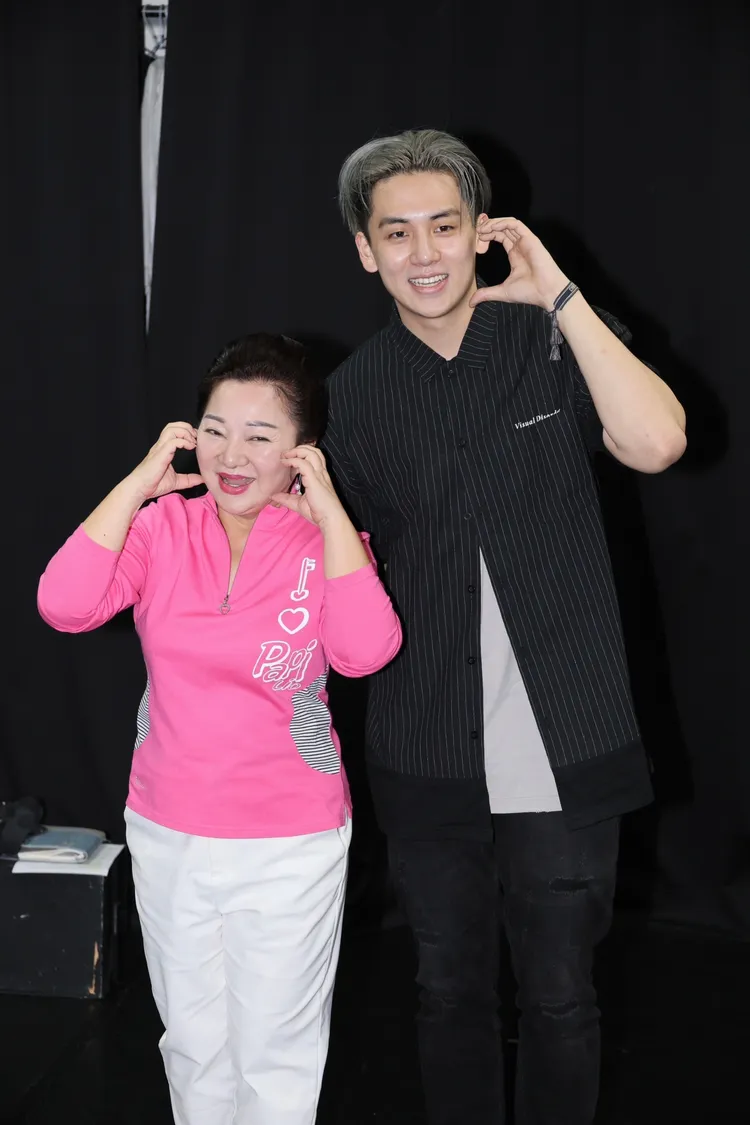 寶弟（右）勾起白冰冰慈母心。攝影中心攝