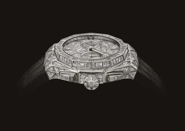 經典融合系列Orlinski白金方鑽計時碼錶共鑲嵌485顆鑽石，總重35.22克拉。品牌提供