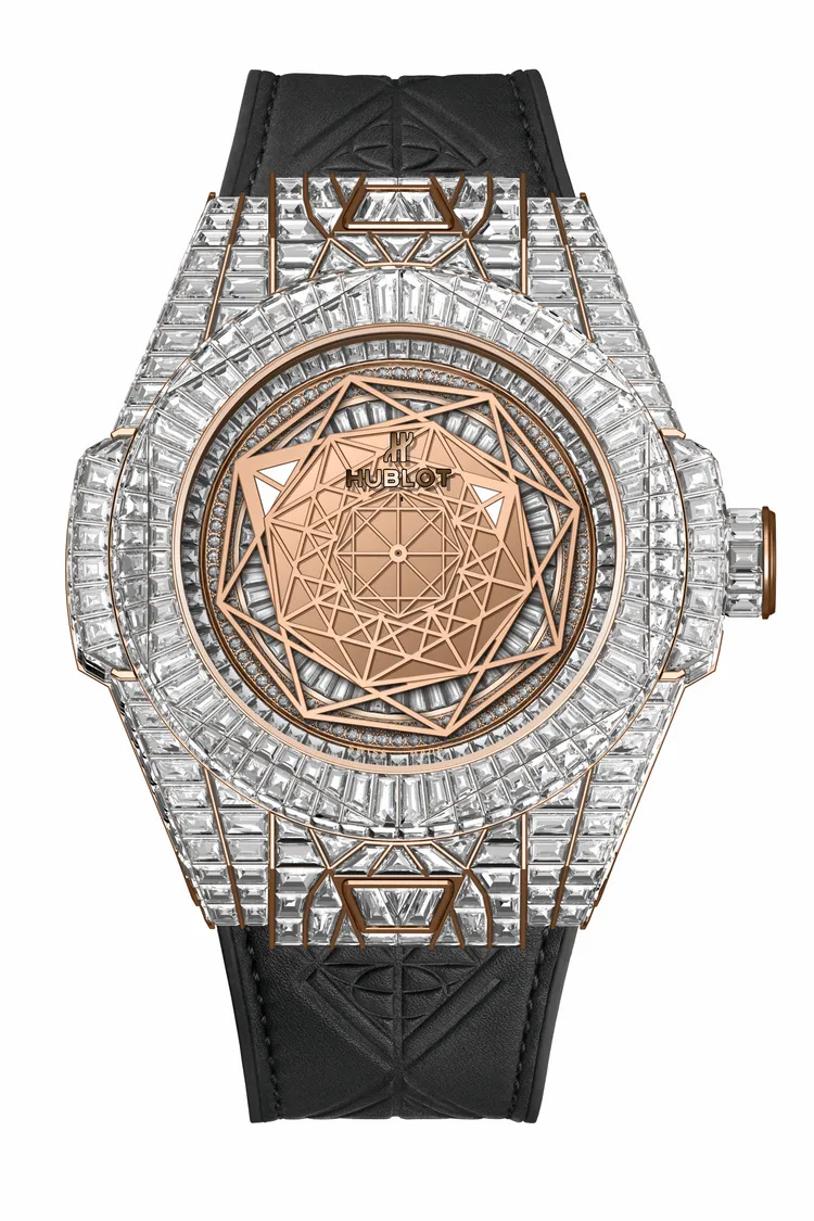 Big Bang Unico Sang Bleu皇金方鑽腕錶，鑲嵌826顆鑽石，總重43.66克拉。品牌提供