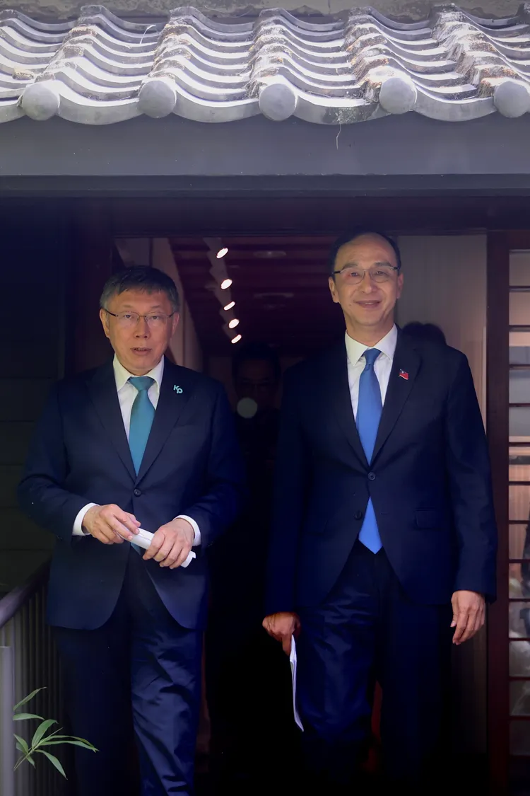 國民黨主席朱立倫、民眾黨主席柯文哲30日正式啟動政黨協商。林林攝