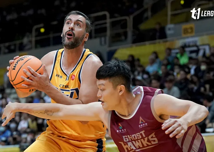 傑卡(左)。T1聯盟