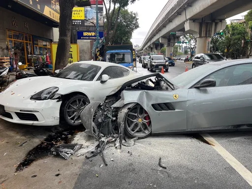 1700萬和400萬的對決！法拉利打滑猛撞保時捷　畫面曝光