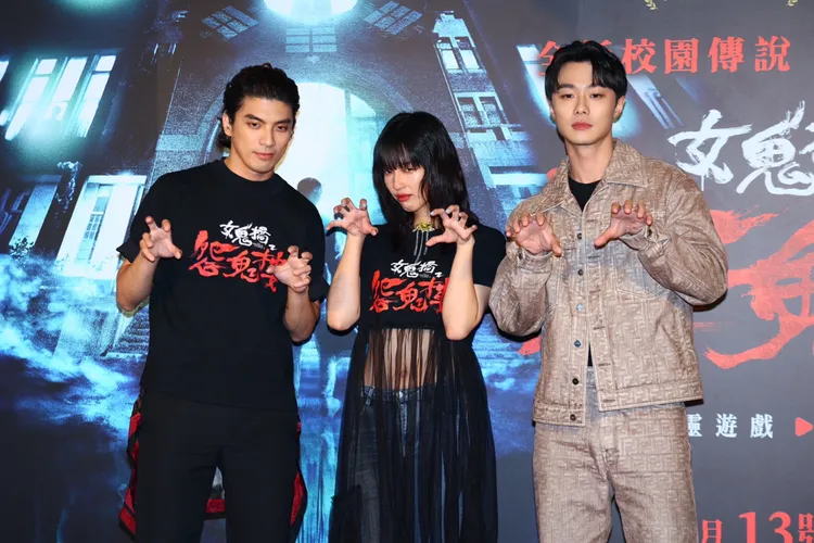 林哲熹（左起）、王渝萱和施柏宇三位主演應允票房破億回大仁館吊鋼絲。彭欣偉攝