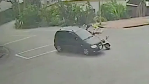 16歲少年偷開祖父車載3少女　闖紅燈高速追撞機車！無辜父女1死1傷