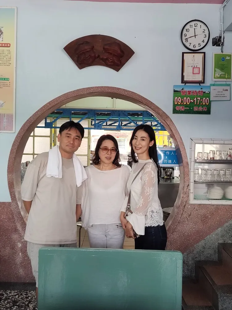 一家3口感情深厚。大久保麻梨子提供