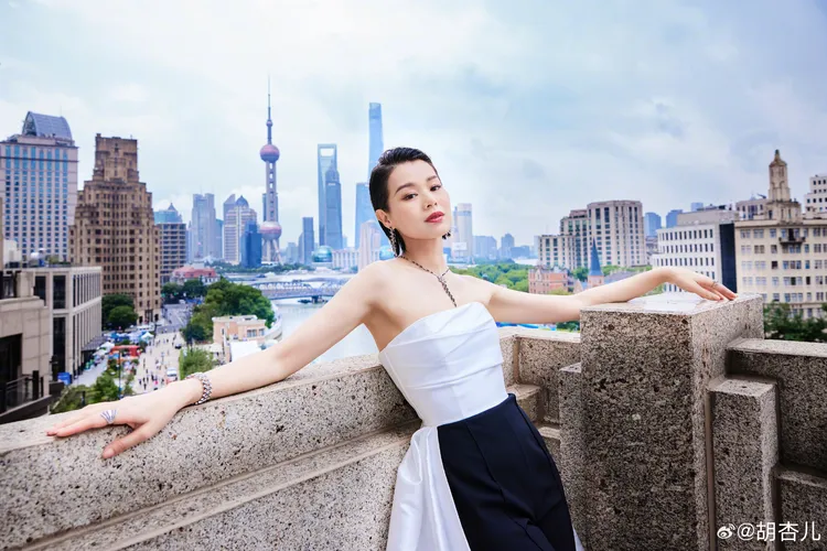 胡杏兒近年來在中國發展，表現亮眼。翻攝胡杏兒微博