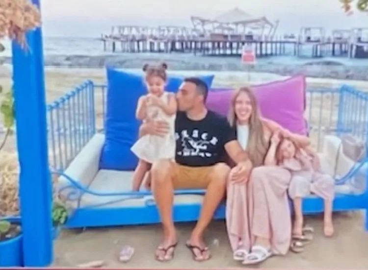 以色列男子阿瑟表示，他在網路看到自己的老婆與女兒被綁架。翻攝TikTok@paulachertok