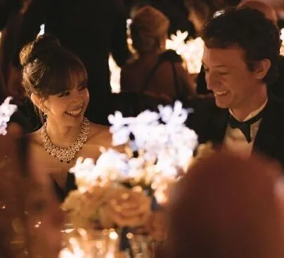 Lisa與Frédéric Arnault曾在時尚晚宴上親密對望。