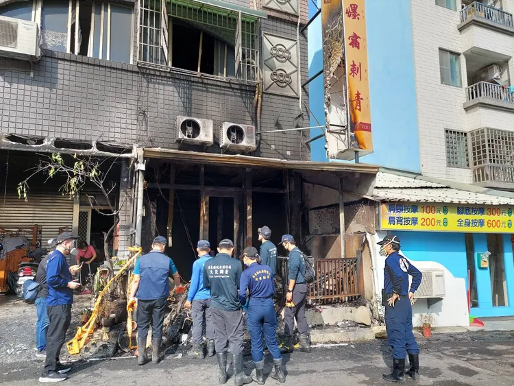 警消現場鑑定，第一時間就研判是人為縱火。翻攝畫面