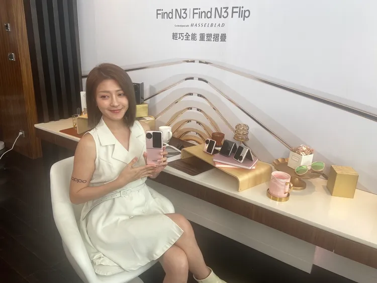 Find N3 Flip輕巧便攜共有曜黑、淺金和柔粉三色，深受女性喜愛。陳揚盛攝