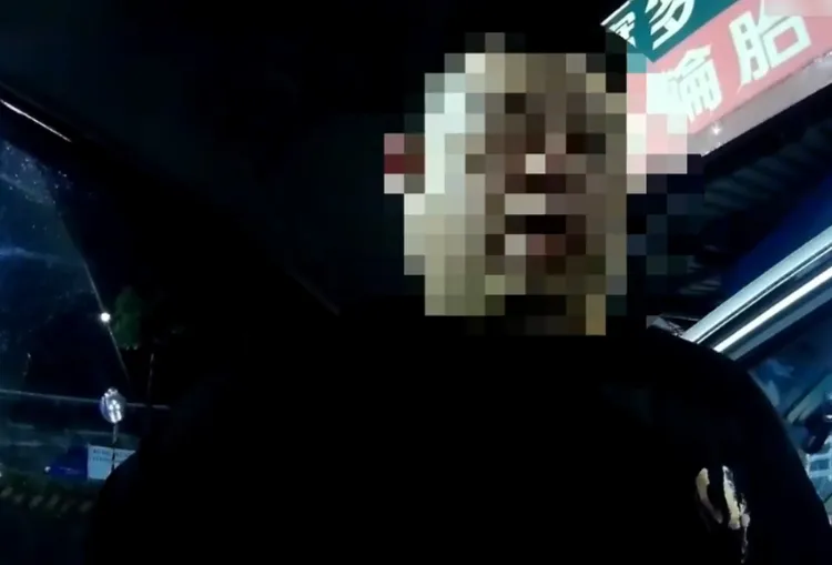 鍾男因神色緊張露餡。翻攝畫面