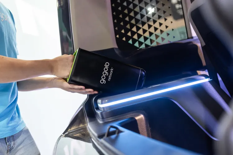 Project X 概念車採用獨特的固定式充電 + 可換電設計。原廠照片