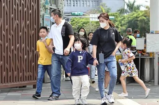 腸病毒上週1.2萬人次就診　重症專攻5歲以下！６大症狀儘速送醫