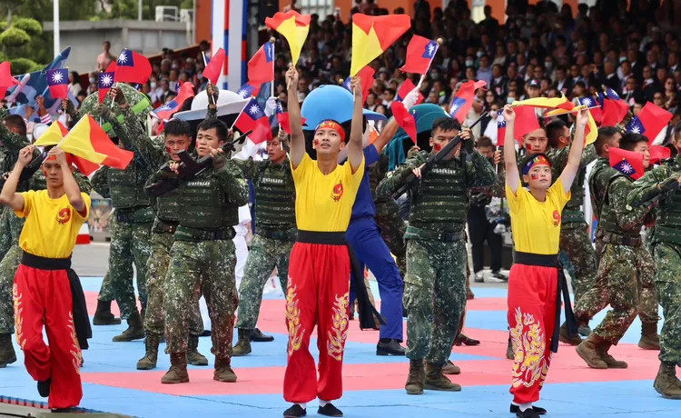 戰技隊與戰鼓隊表演。林林攝