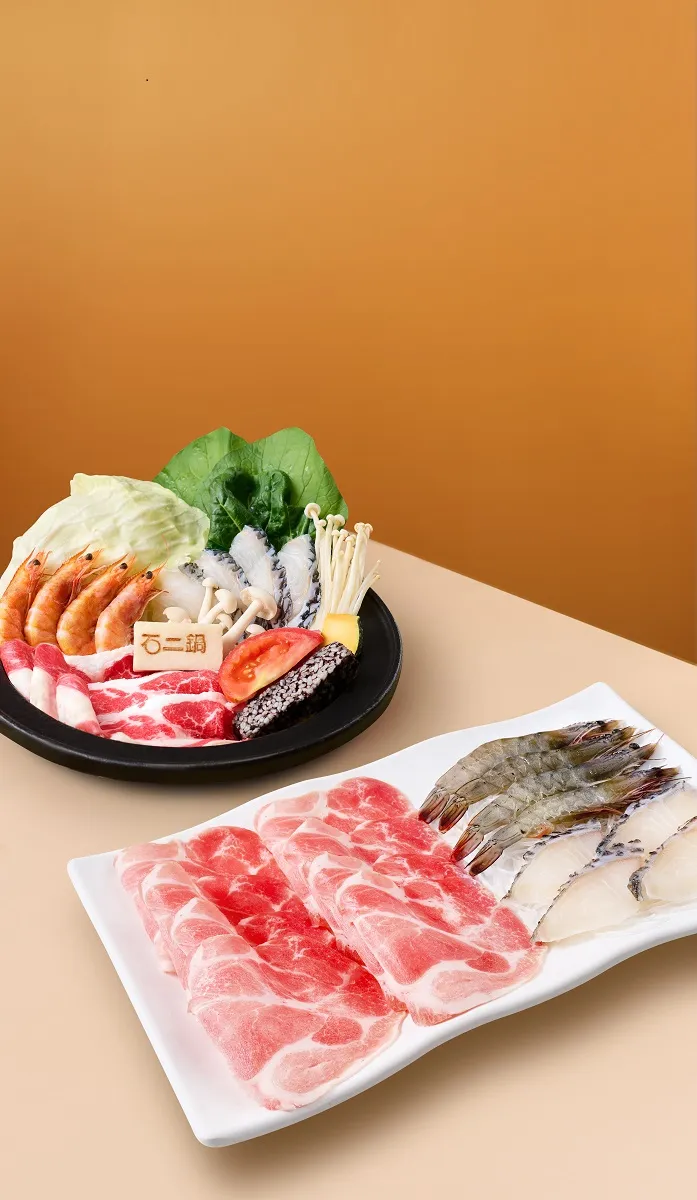.「石二鍋」推出「海陸三饗」讓消費者一次擁有豬／牛、鯛魚和大白蝦，三個願望一次滿足。業者提供