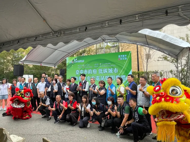 西屯區朝富停車場試辦公有停車場設置快速充電站，並於今日舉辦啟用典禮。市府提供