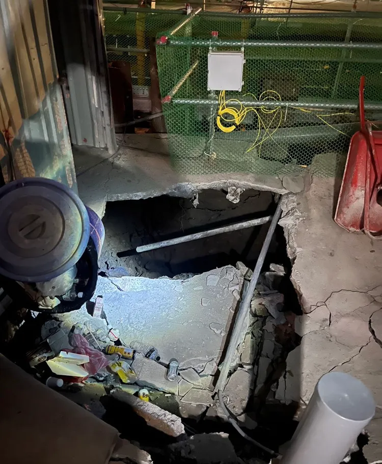 竹縣新業建設工地昨晚發生工地塌陷。竹北市民代表彭竣志提供