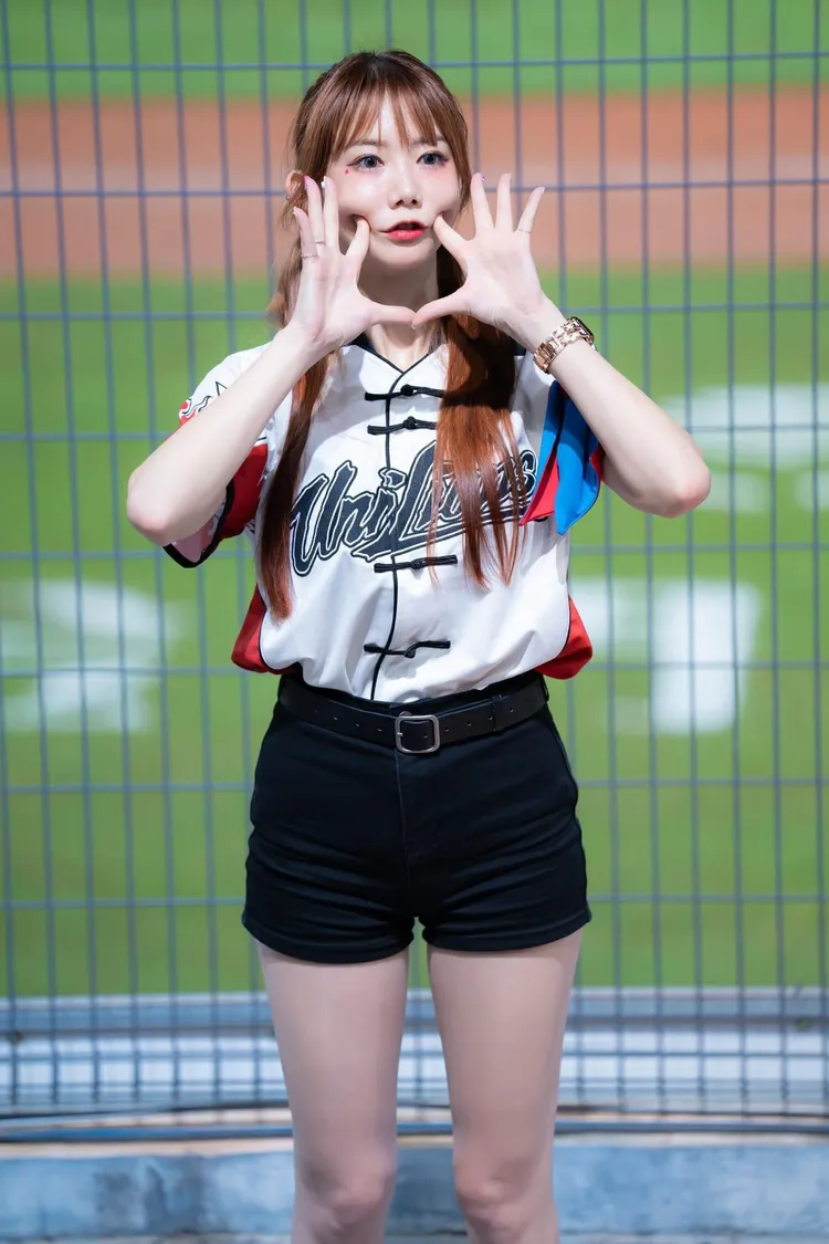 翻攝《艾璐Airu》粉絲頁