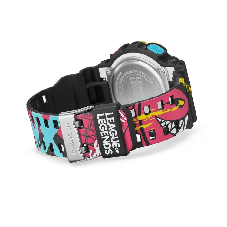 GA-110LL於錶帶還原吉茵珂絲的經典武器「惡鯊火箭炮」。品牌提供