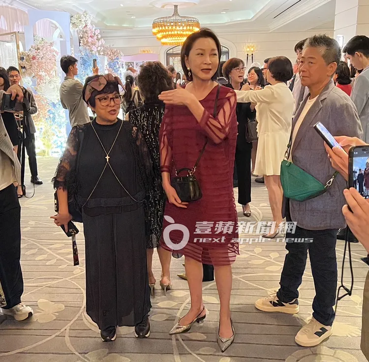 張瓊姿也到場獻上祝福，與友人見面相當開心。特勤中心攝