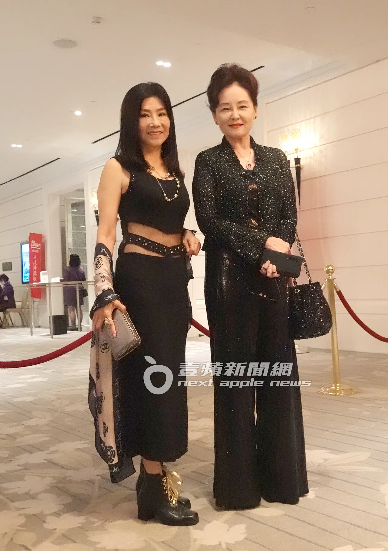 喜宴入座前,蔣黎麗走到看板接受媒體拍照。特勤中心攝