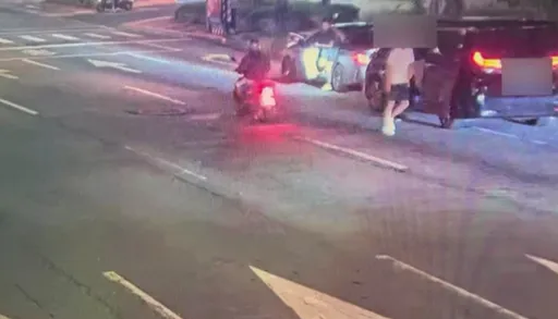 討30萬元球版賭債!明仁會份子當街亂棒圍毆 砍傷他再丟包醫院