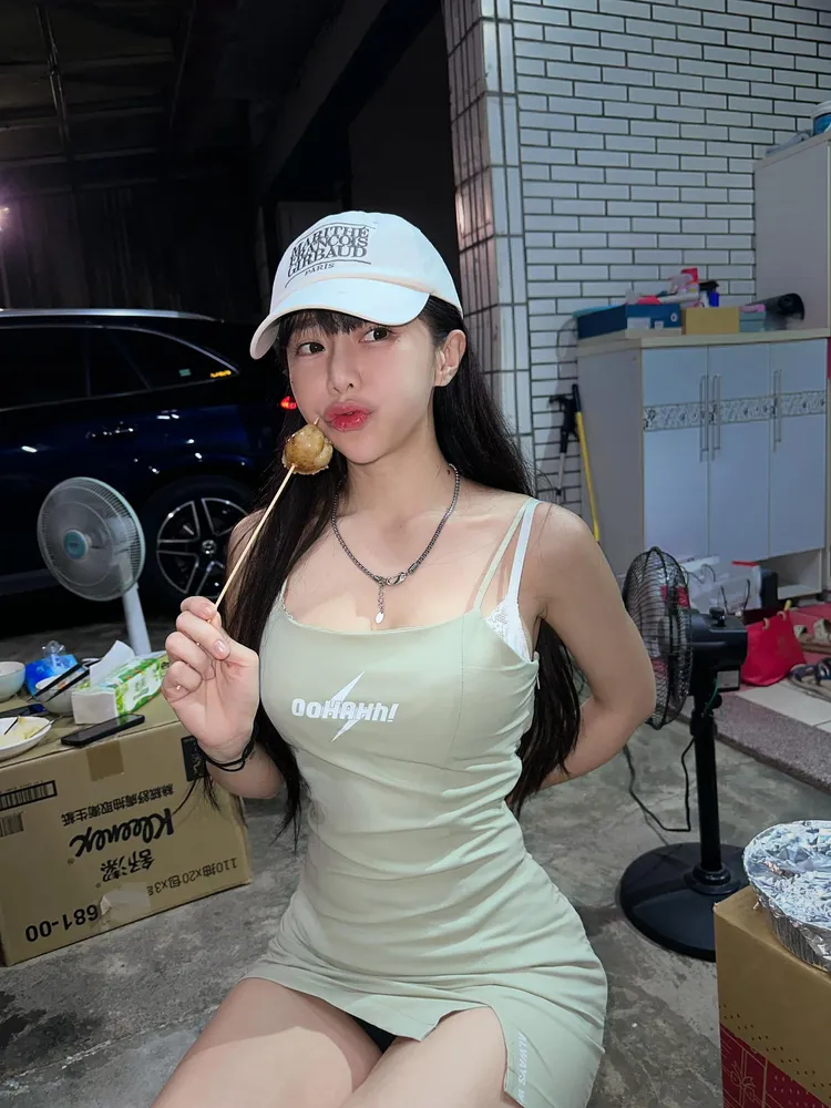 梓梓中秋烤肉賞月吸引3萬粉絲朝聖。取自梓梓IG