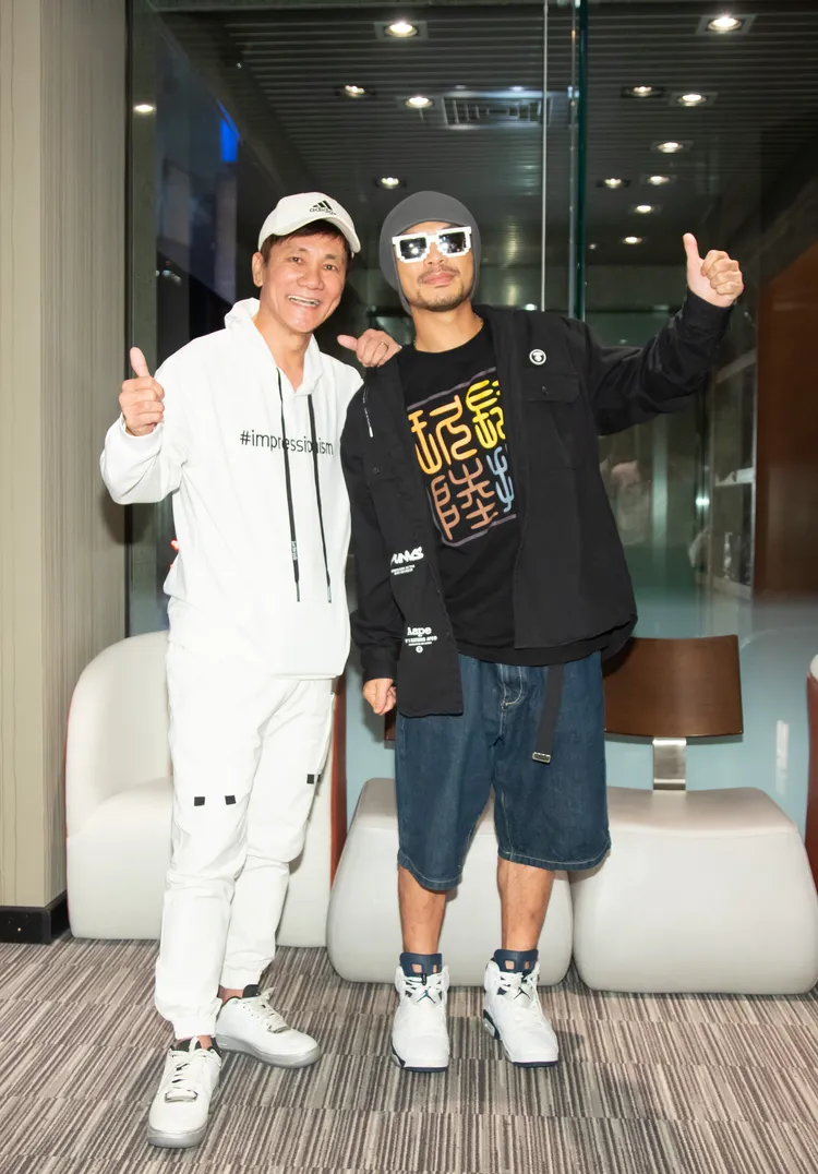 黃明志（右）笑稱王雷是是「新馬國罵之光」。就醬播提供