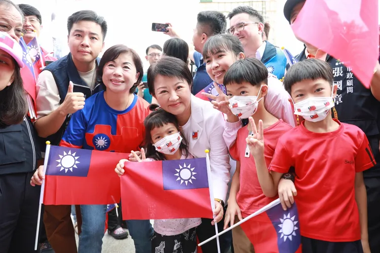 台中市政府今日在府前廣場舉辦國慶升旗。中市府提供