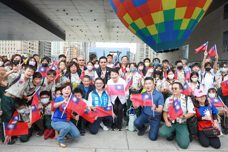 台中市政府今日在府前廣場舉辦國慶升旗。中市府提供