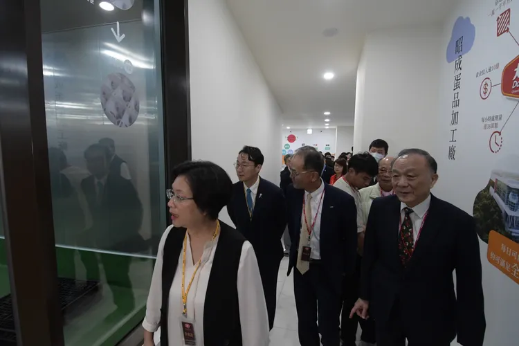 昭成雞蛋加工廠斥資10億元打造，擁有每小時處理38萬顆雞蛋的最高產能。縣府提供