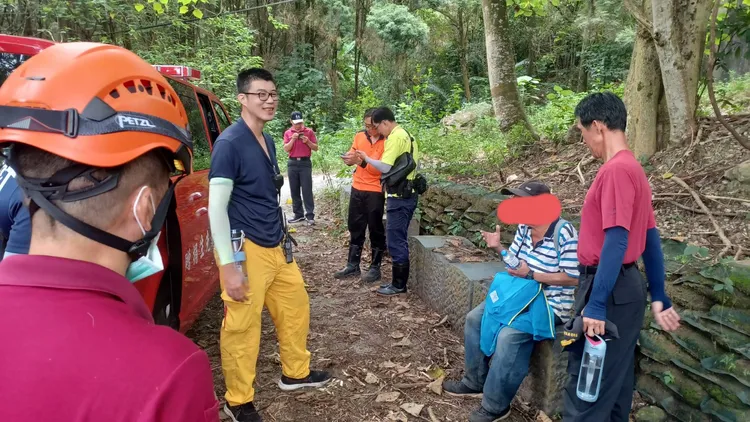 老翁稍作休息，表示無須就醫。消防局第一大隊提供