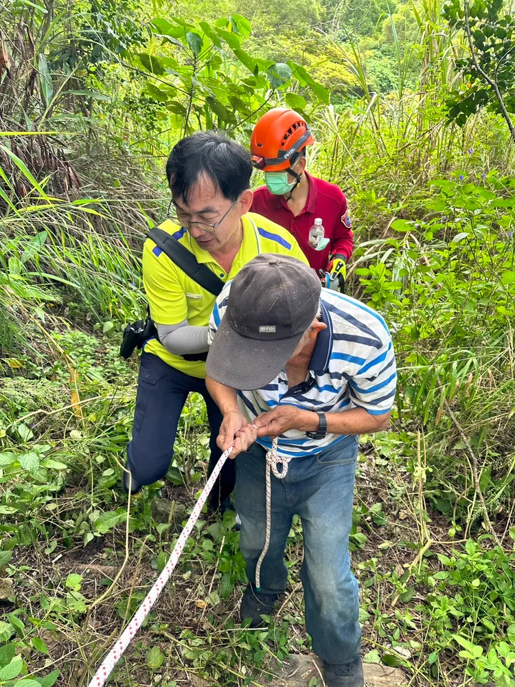 老翁老當益壯，令隊員驚奇。消防局第一大隊提供
