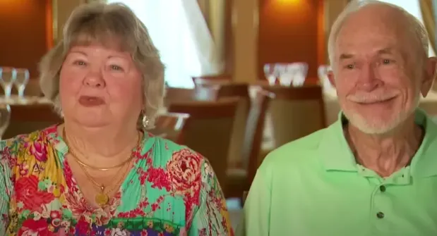 安森夫婦表示，在郵輪上不用洗碗做家事，真爽。翻攝Youtube/A Current Affair