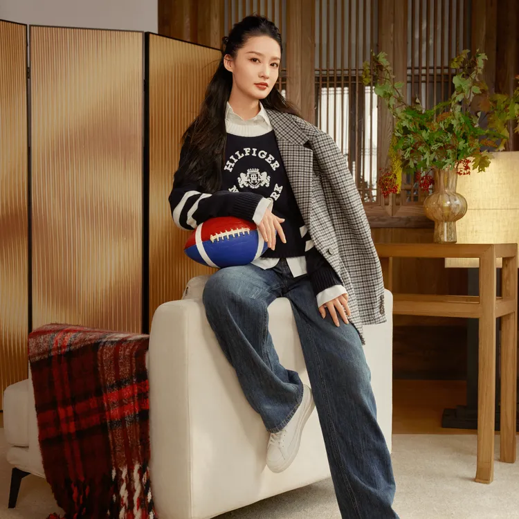 李沁演繹TOMMY HILFIGER秋冬新品。品牌提供